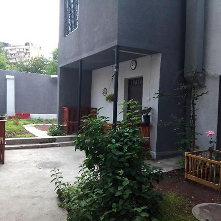 Apri Hostel Yerevan Exterior photo